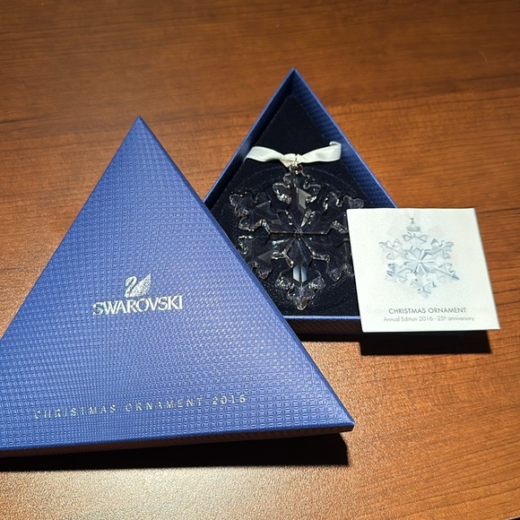 Swarovski Snowflake Ornament 2016 - Picture 6 of 6